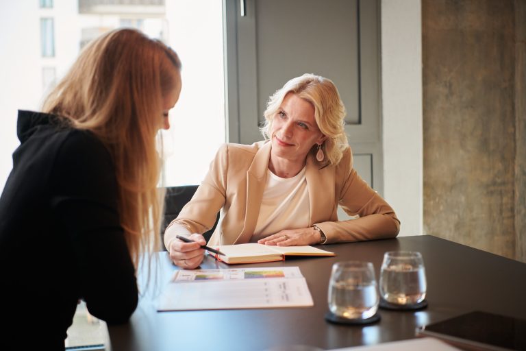 Resilienz Coaching Gespräch am Arbeitsplatz